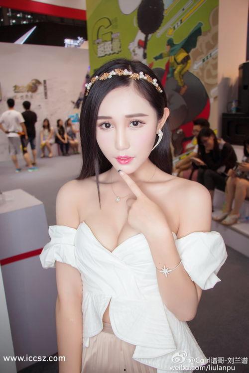 少妇直播喂奶在线视频,少妇哺乳瞬间，引发社会热议